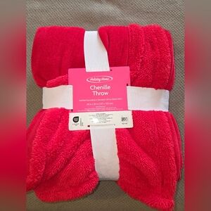 New Holiday Home® Chenille Throw Blanket 50" x 60" - Solid Red. Soft!